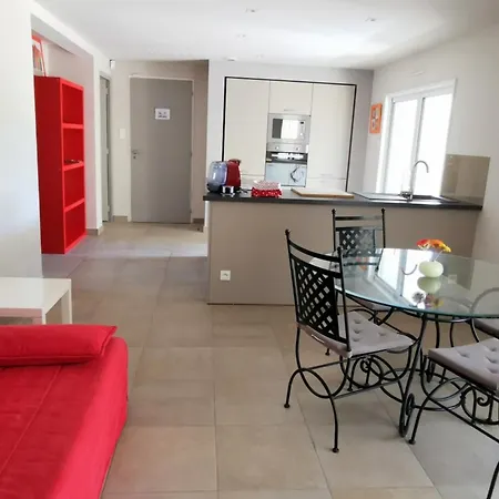 Apartment Charming T4 With Garden Near The Sea Six-Fours-les-Plages