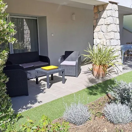 Charming T4 With Garden Near The Sea
