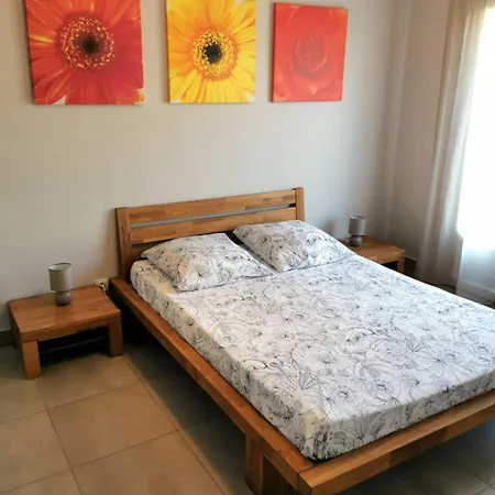 Apartment Charming T4 With Garden Near The Sea Six-Fours-les-Plages